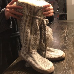 Muk Luk slippers size Med